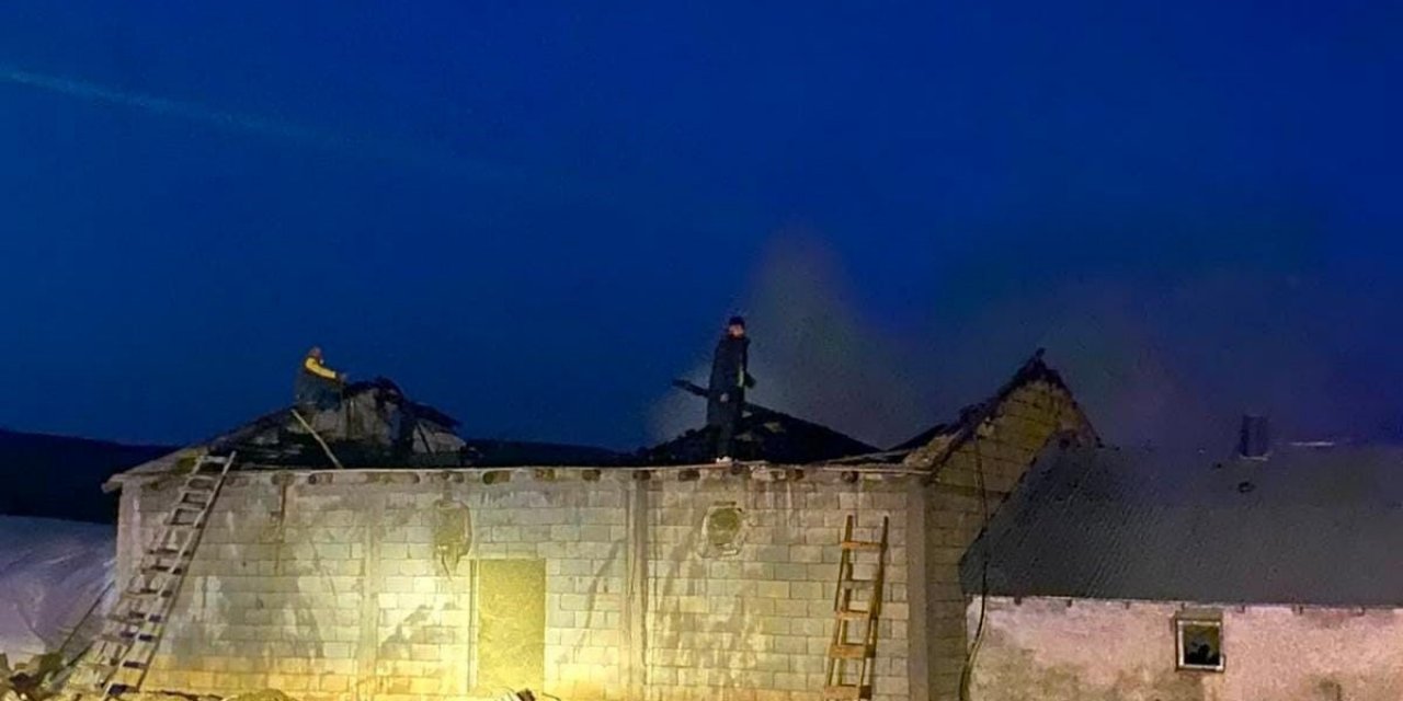 Muş'ta Ahır Yangını: 6 Kişi Hastaneye Kaldırıldı