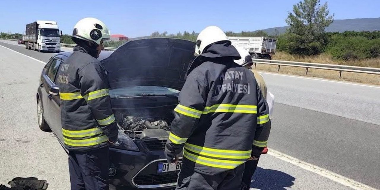 Hatay'da Otomobil Yangını Kontrol Altına Alındı