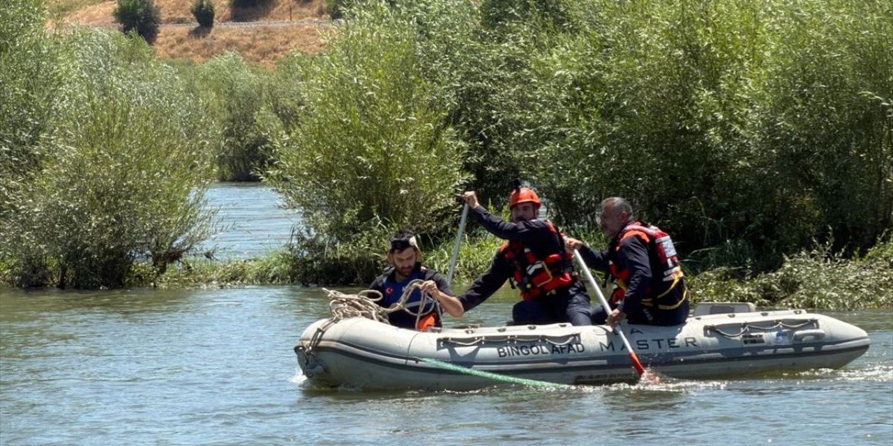 Bingöl'de Murat Nehri'nde Adacıkta Mahsur Kalan Kişi Kurtarıldı