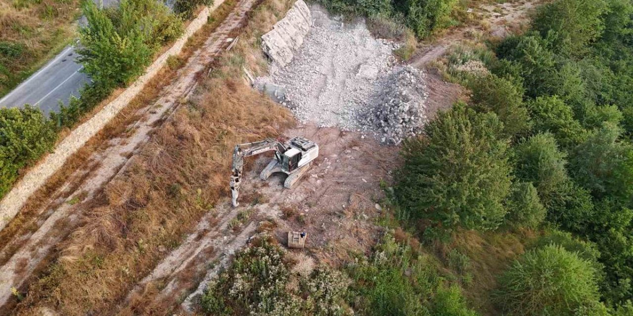 Kartalkaya’da 78 Kişinin Hayatını Kaybettiği Otelin Sahibinin Orman Arazisine Yaptığı Kaçak Yapı Yıkıldı