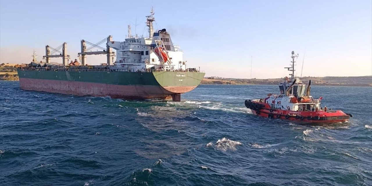 Çanakkale Boğazı'nda Dev Gemi Karaya Oturdu, Trafik Çift Yönlü Durduruldu
