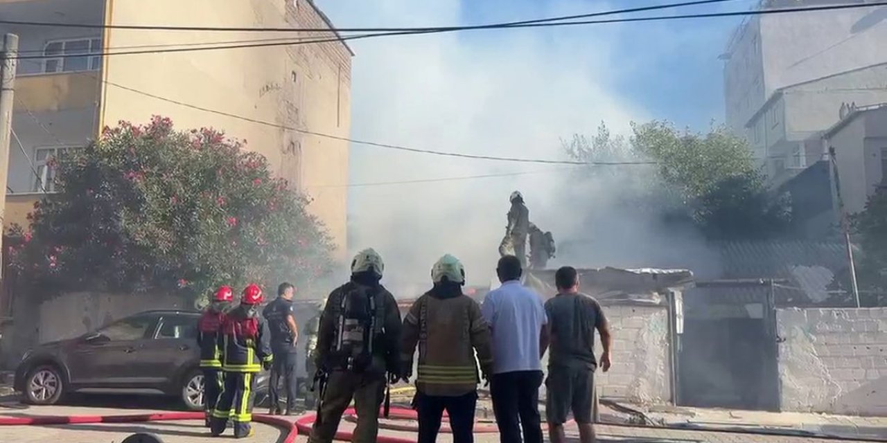 Küçükçekmece'de Gecekondu Yangını