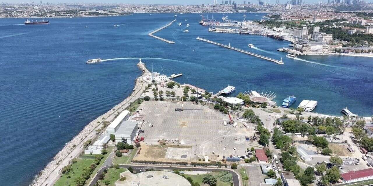 Kadıköy Rıhtım Camisi'nin Yapımına İlk Kazığın Çakılmasıyla Başlandı