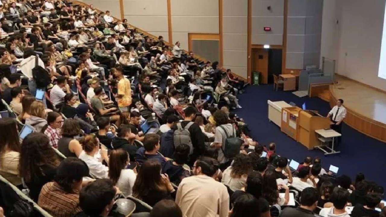 Üniversiteyi Yarıda Bırakanlar Dikkat! TBMM'den Geçti, Kampus Kapıları Yeniden Açılıyor!