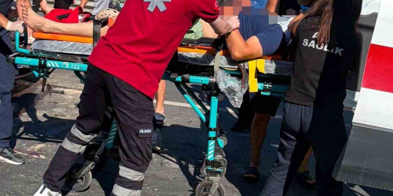 Kamyona Çarpan Otomobilde 2 Yaralı