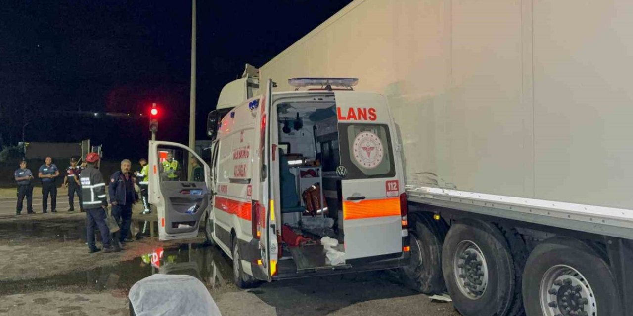 Samsun'da Ambulans ile Tır Çarpıştı: 6 Yaralı