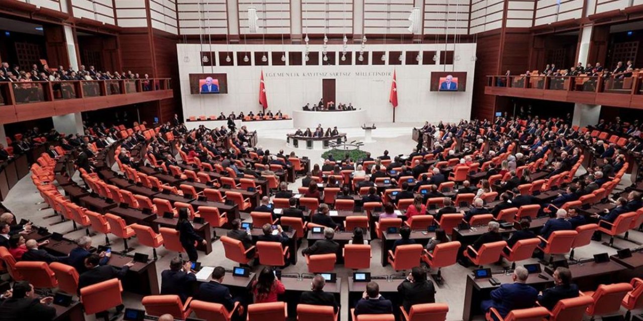 Siyaset Gündemini Sarsacak Haber: İki Parti Birleşiyor