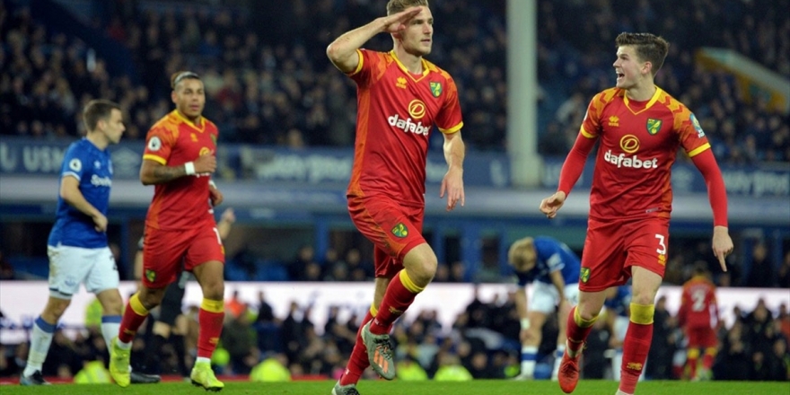 Norwich Cityli Futbolcudan Asker Selamlı Gol Sevinci