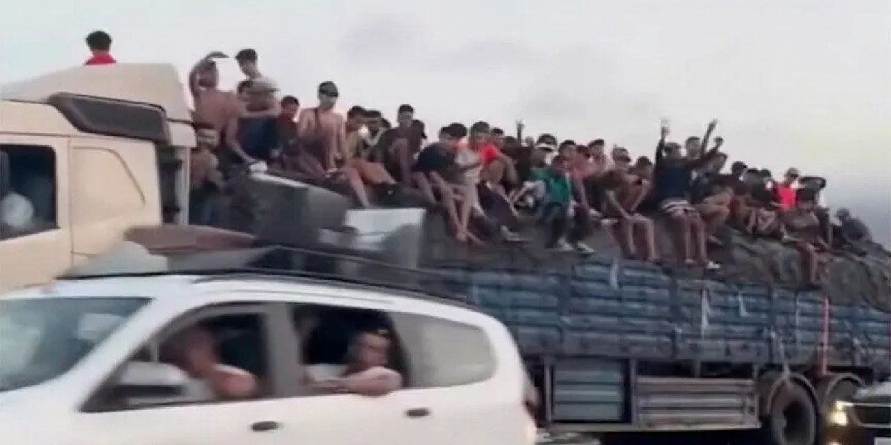 İspanya'nın Kuzey Afrika'daki Toprağı Sebte'ye Geçmek İsteyen Düzensiz Göçmenlerin Kamyon Yolculuğu Görüntülendi