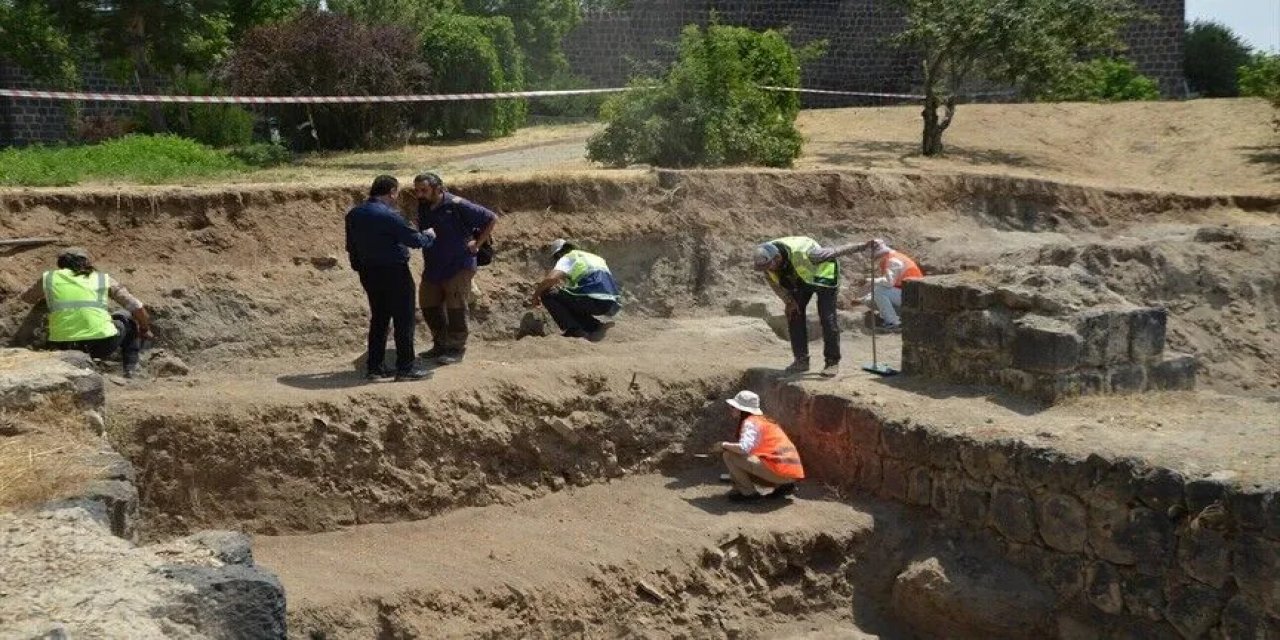 Malazgirt'teki Arkeolojik Buluntular Bölgenin Tarihine Işık Tutuyor
