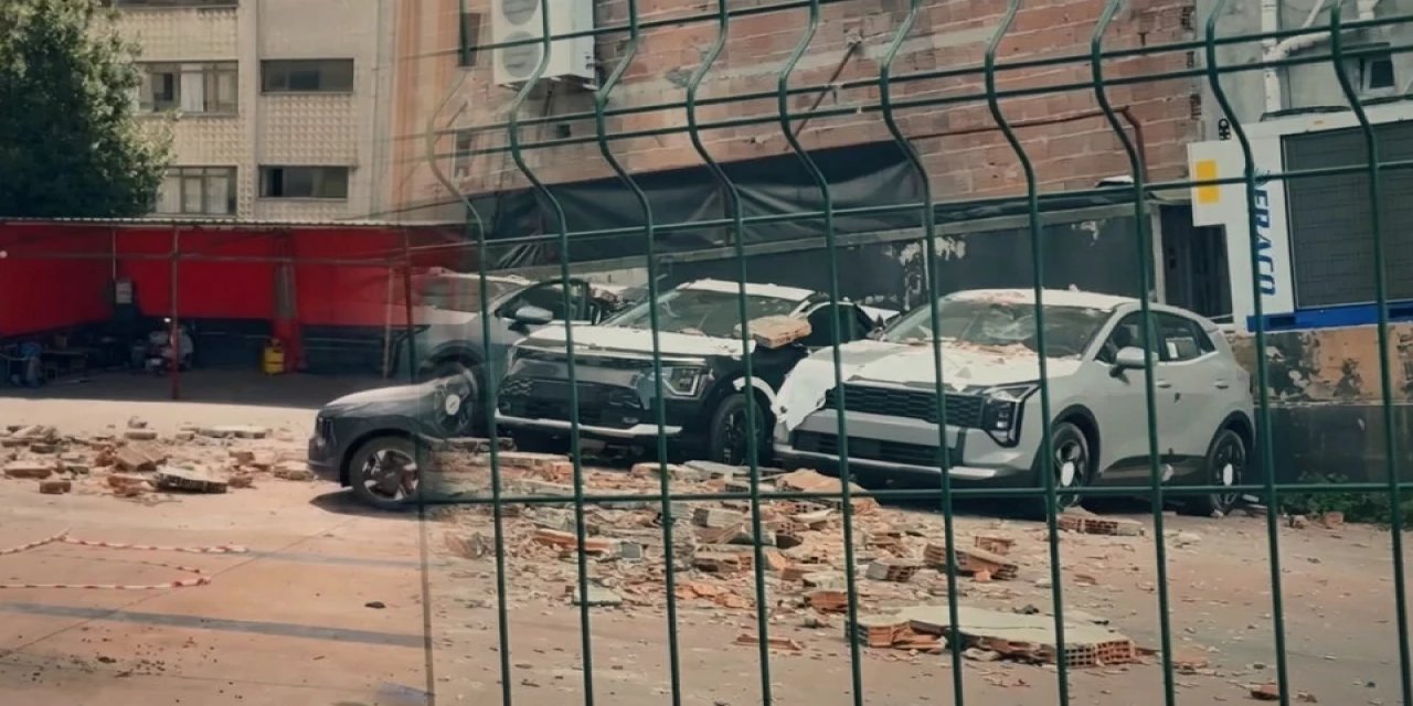 Kağıthane’de Otoparka Duvar Çöktü: 12 Sıfır Araçta Milyonlarca Liralık Hasar Oluştu
