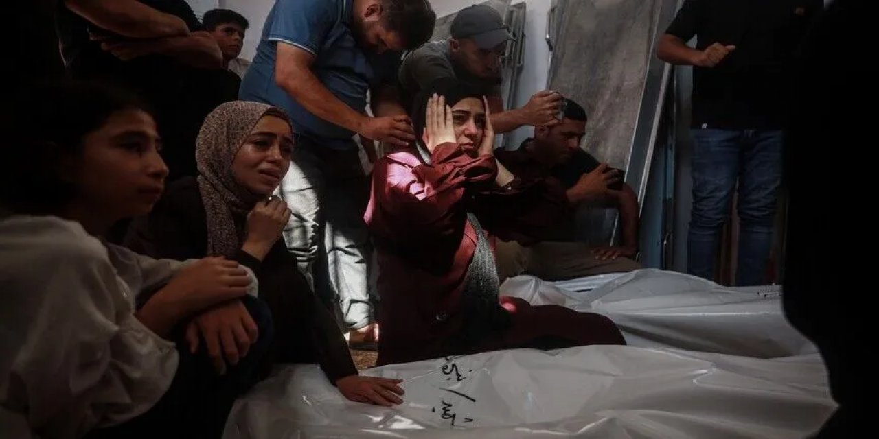 İsrail'in Gazze'ye Gece Düzenlediği Saldırılarda 2'si Çocuk 8 Filistinli Hayatını Kaybetti