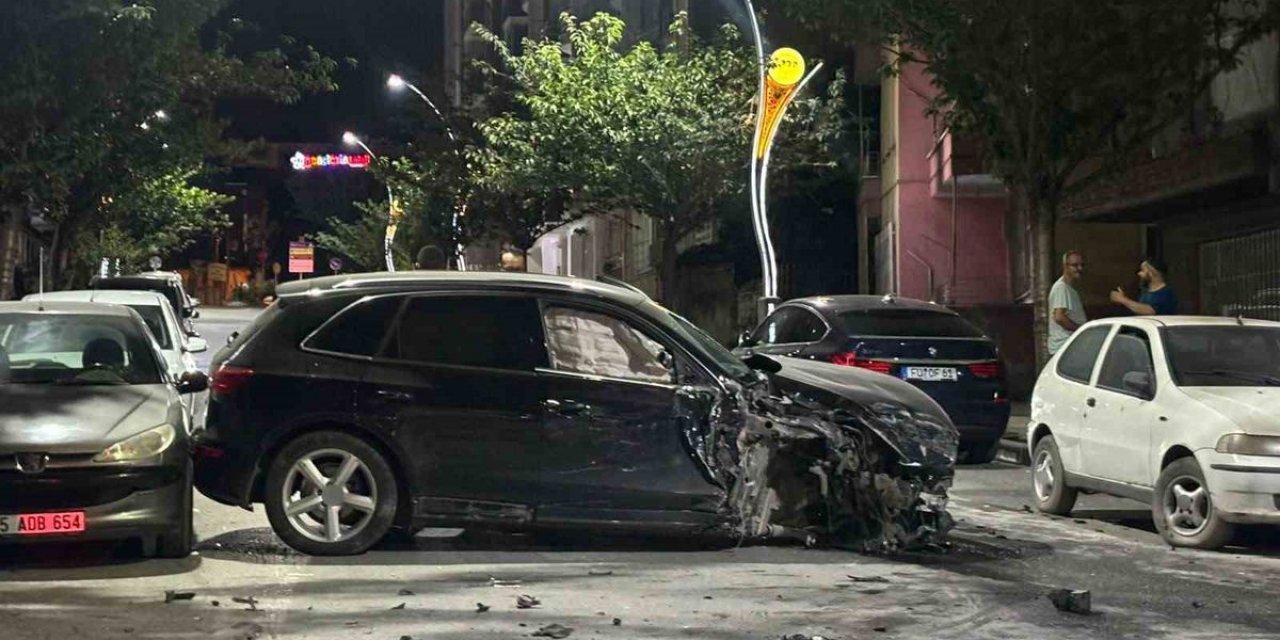 Bafra'da Trafik Kazası: 6 Araç Hasar Gördü