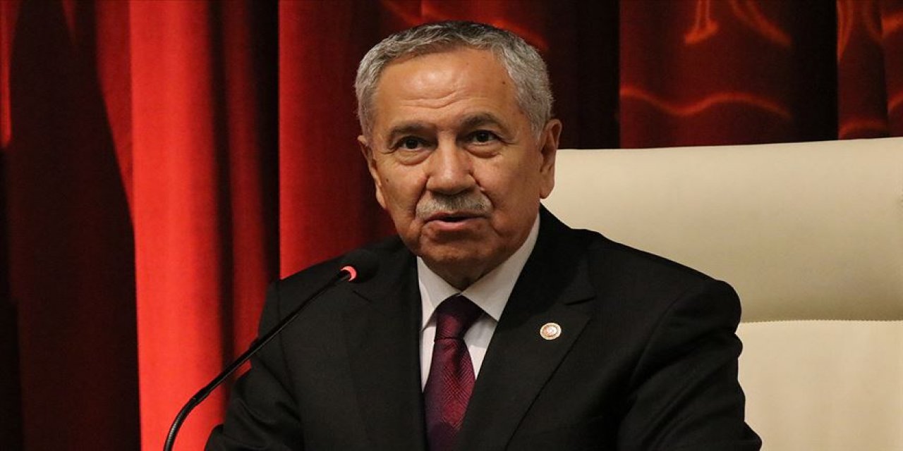 Arınç'tan Davutoğlu'na: "Bizim Çizgimizde İki Hoca Vardır: Erbakan Hocamızdan Sonra İkinci Olarak Da Siz Anılıyorsunuz"