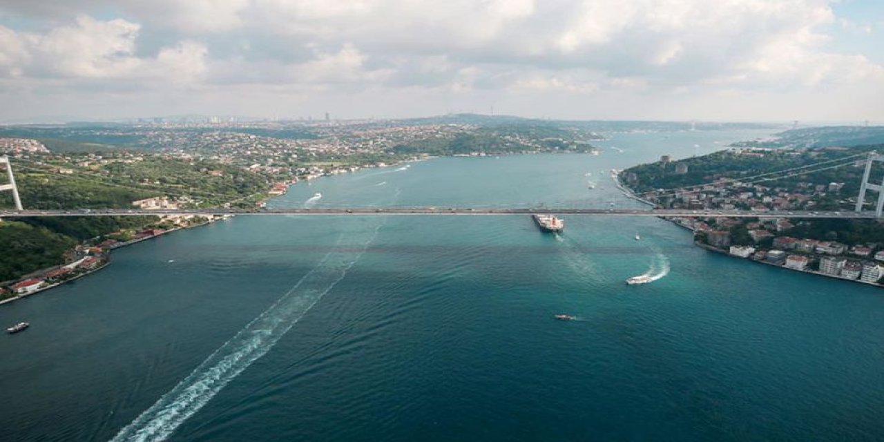 İstanbul Boğazı'nda Sis, Gemi Geçişlerini Engelledi