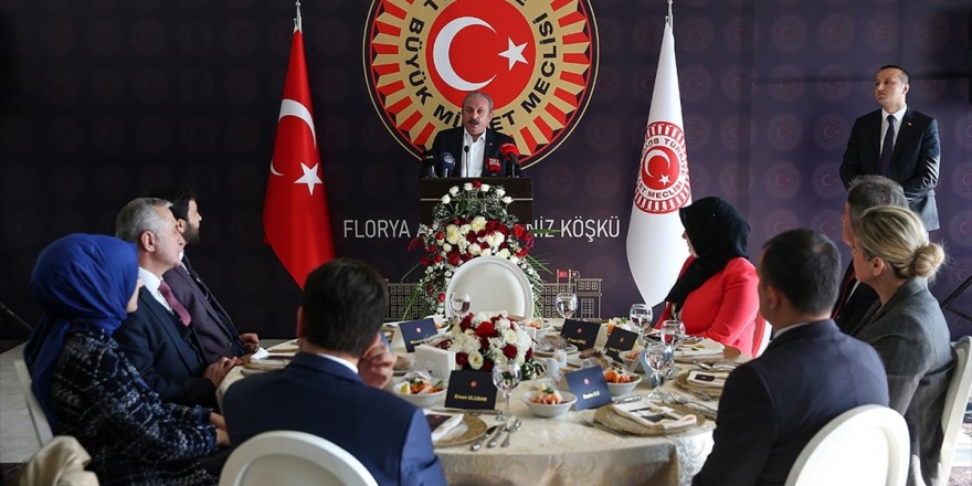 TBMM Başkanı Şentop İstanbul'da Öğretmenlerle Bir Araya Geldi