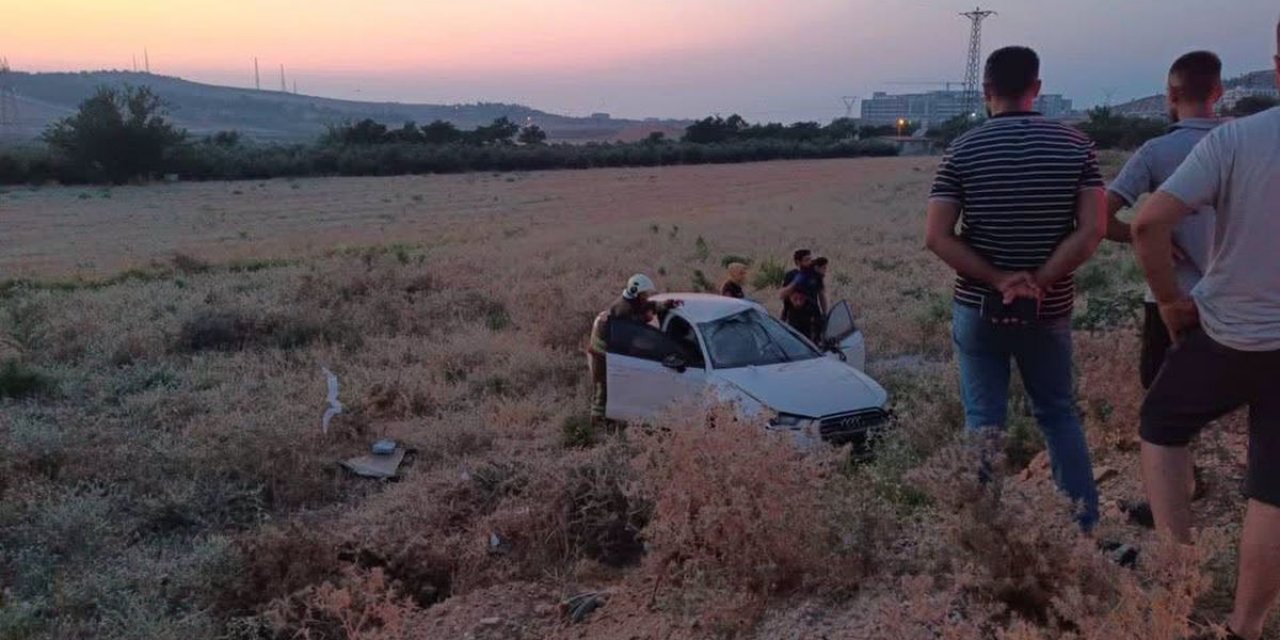 Hatay'da Otomobil Tarlaya Uçtu
