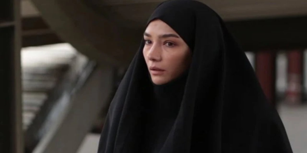 Aybüke Pusat Rolü İçin Çarşafa Girdi! Set Kareleri Gündem Oldu