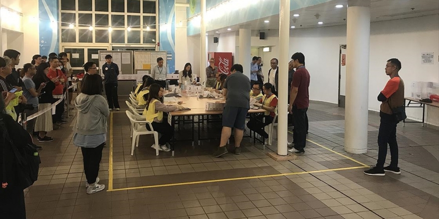 Hong Kong Yerel Seçiminde Sandıktan Demokrasi Savunucularının Zaferi Çıktı