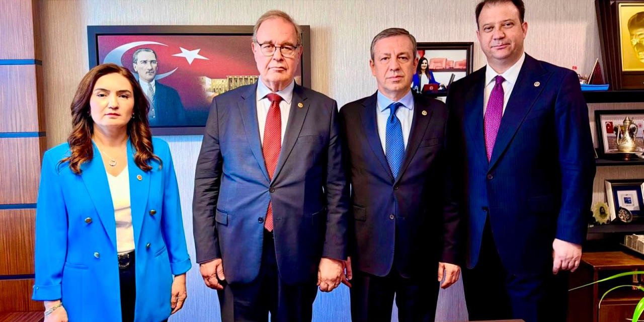 CHP Grup Yönetimi Çerçeve Kanun Teklifini İmzaladı