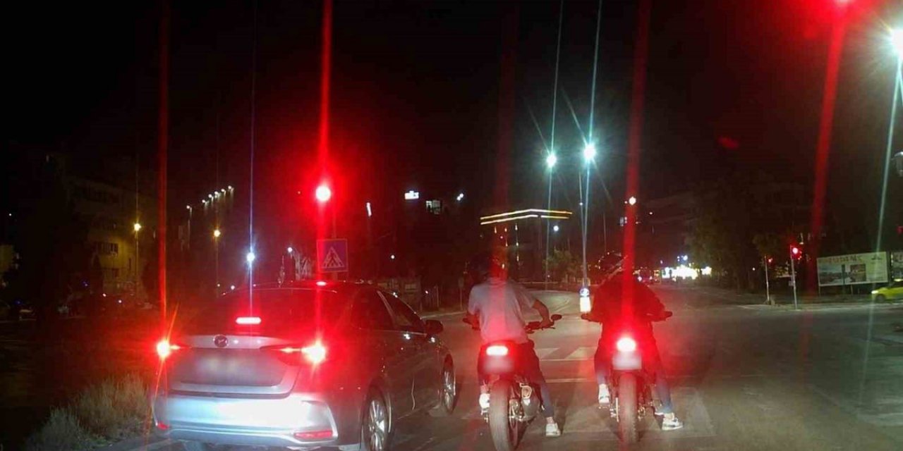 Eskişehir'de Trafikte Yarışan Sürücüler Tehlike Saçtı