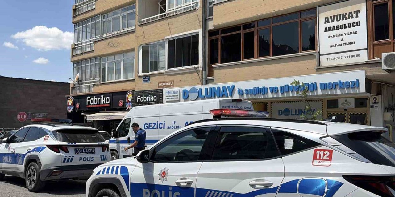 Kayseri'de Vakfa Kurşun Sıkıldı