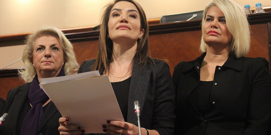 Chp İstanbul Kadın Kollarından Kadına Yönelik Şiddete Karşı Açıklama