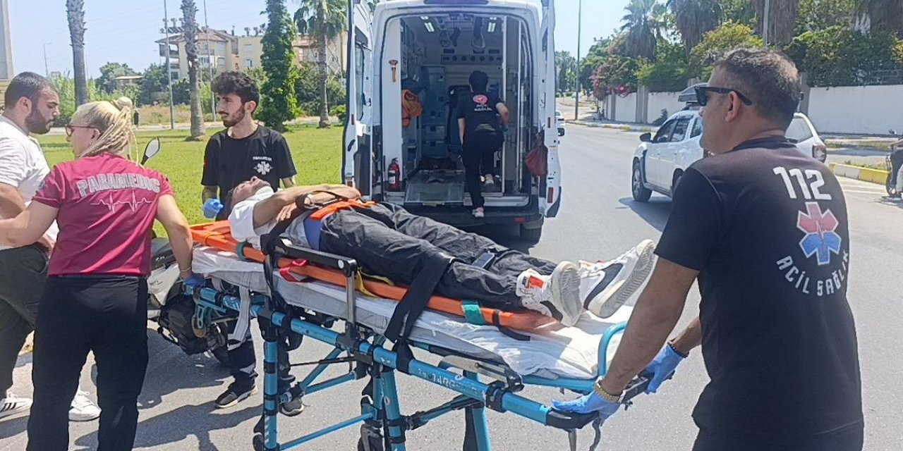 Antalya'da Kaza: İtfaiyeye Yol Verirken Çarpıştı