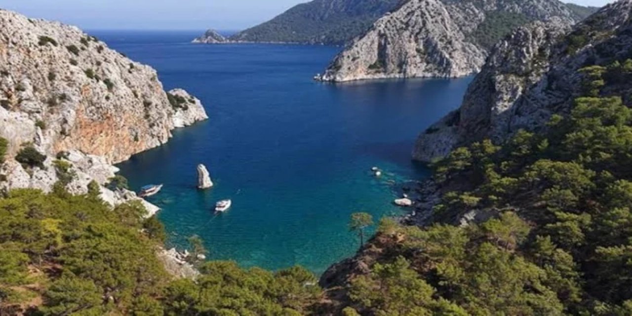 Tayland Değil, Antalya; "James Bond" Koyunu Gören Akvaryum Sanıyor