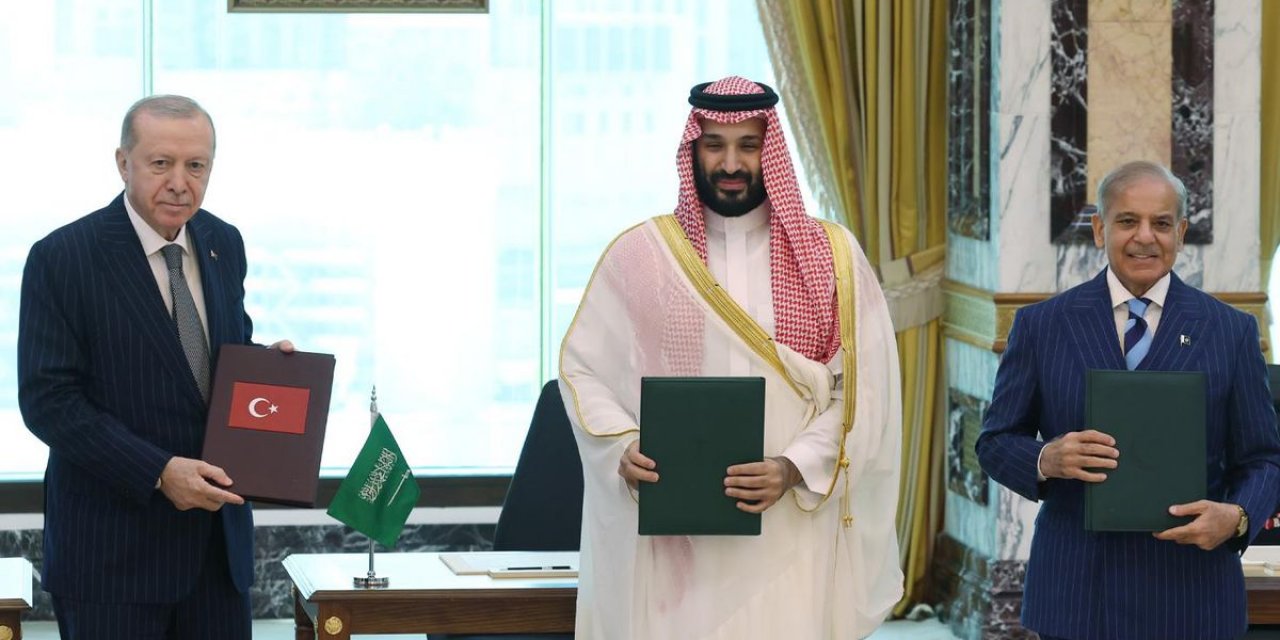 Türkiye, Suudi Arabistan Ve Pakistan Üçlü Savunma Anlaşmasını İmzaladı.