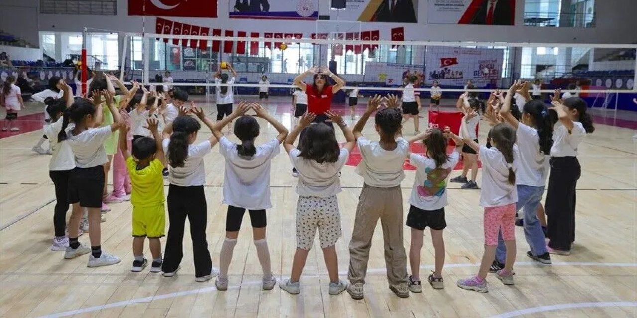 Spor Okullarına Katılan Hakkarili Çocuklar Yaz Tatilini Dolu Dolu Geçiriyor