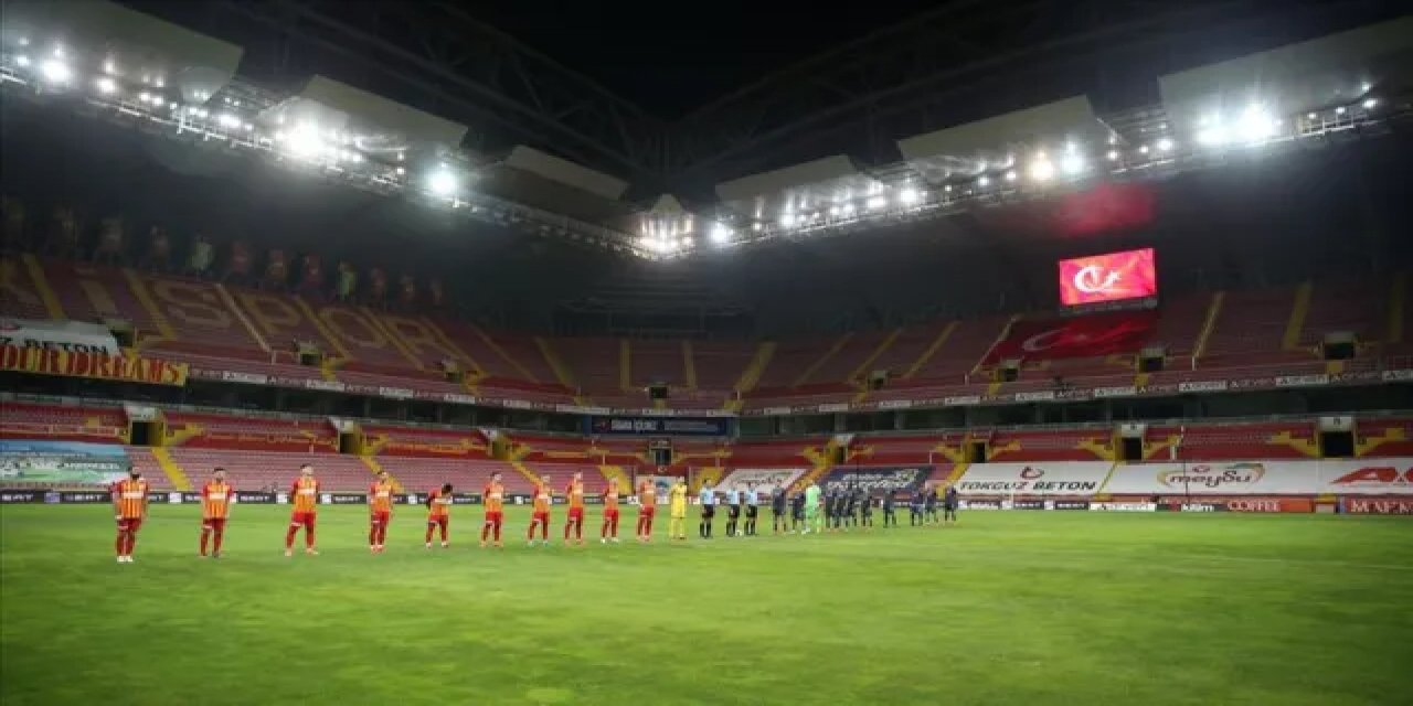 Kayserispor, 15 Futbolcuyu Kadrosuna Kattı