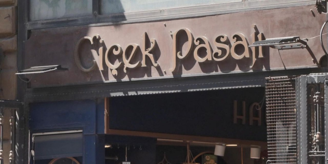 Herkesi Rahatsız Ediyor! Çiçek Pasajı'nda Tartışma Yaratan Görüntü