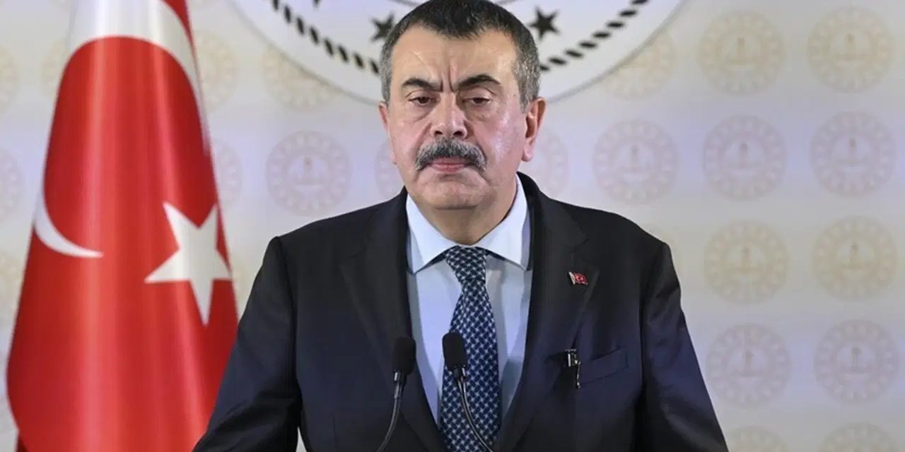 Bakan Tekin'den "Serbest Kıyafet" Soruna Yanıt: Bu Yüzden Kaldırılmış