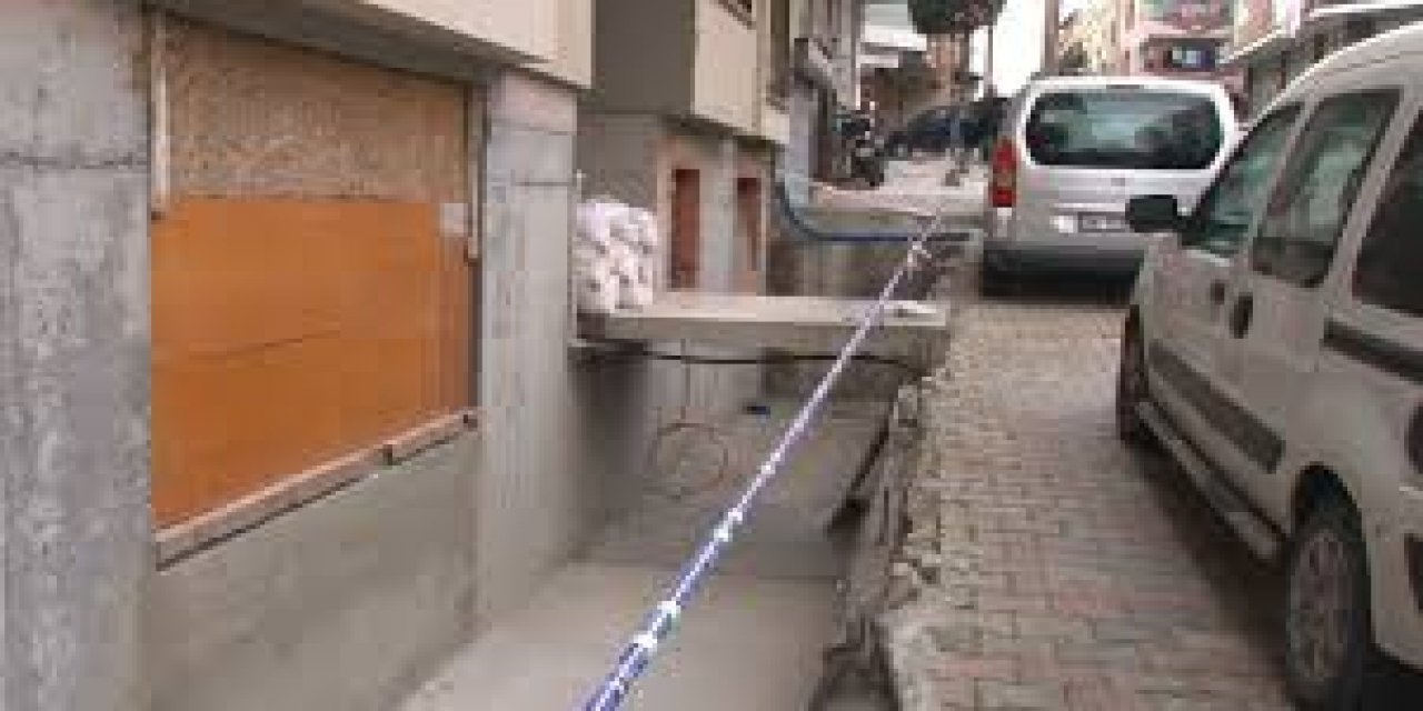 Küçükçekmece'de Bina Boşluğuna Düşen Kadın Ağır Yaralandı