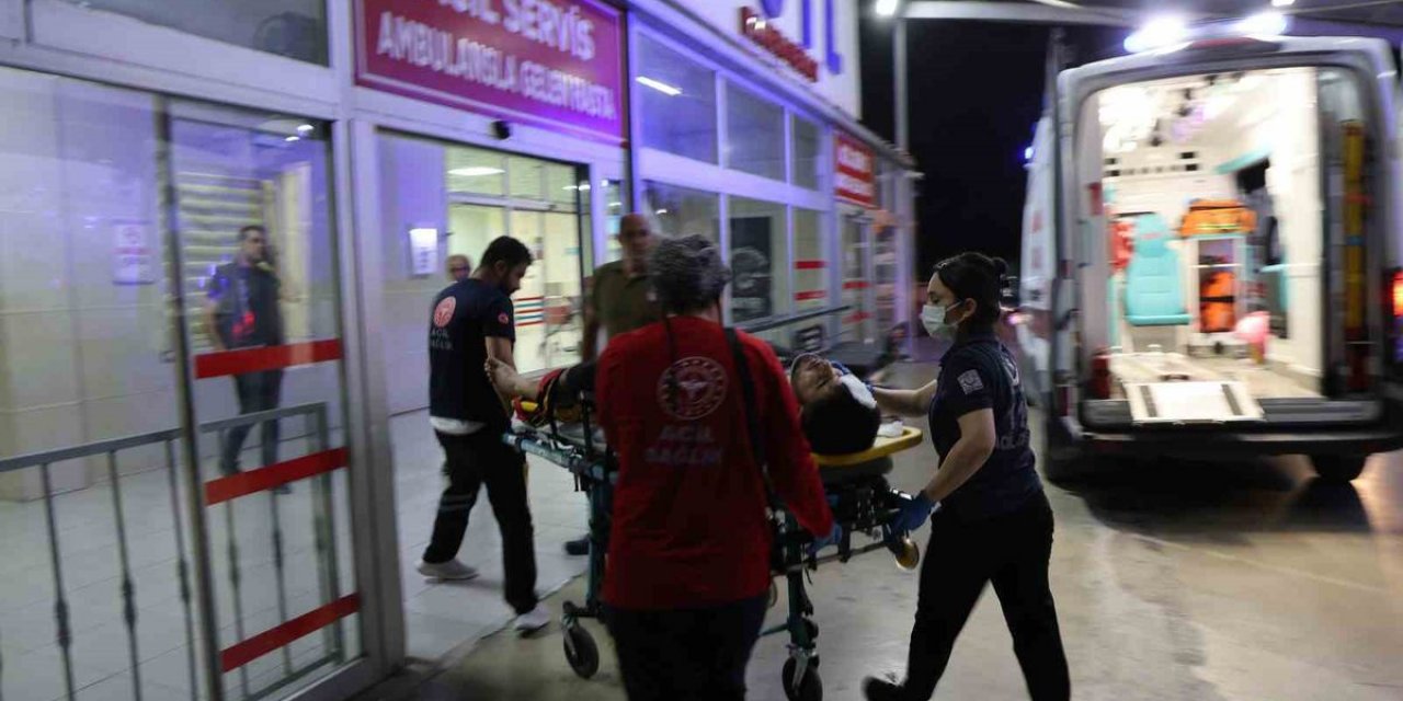 Kozan'da Trafik Kazası: 2 Yaralı