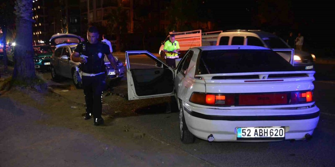 Ünye'de 3 Araçlı Zincirleme Kaza: 4 Yaralı