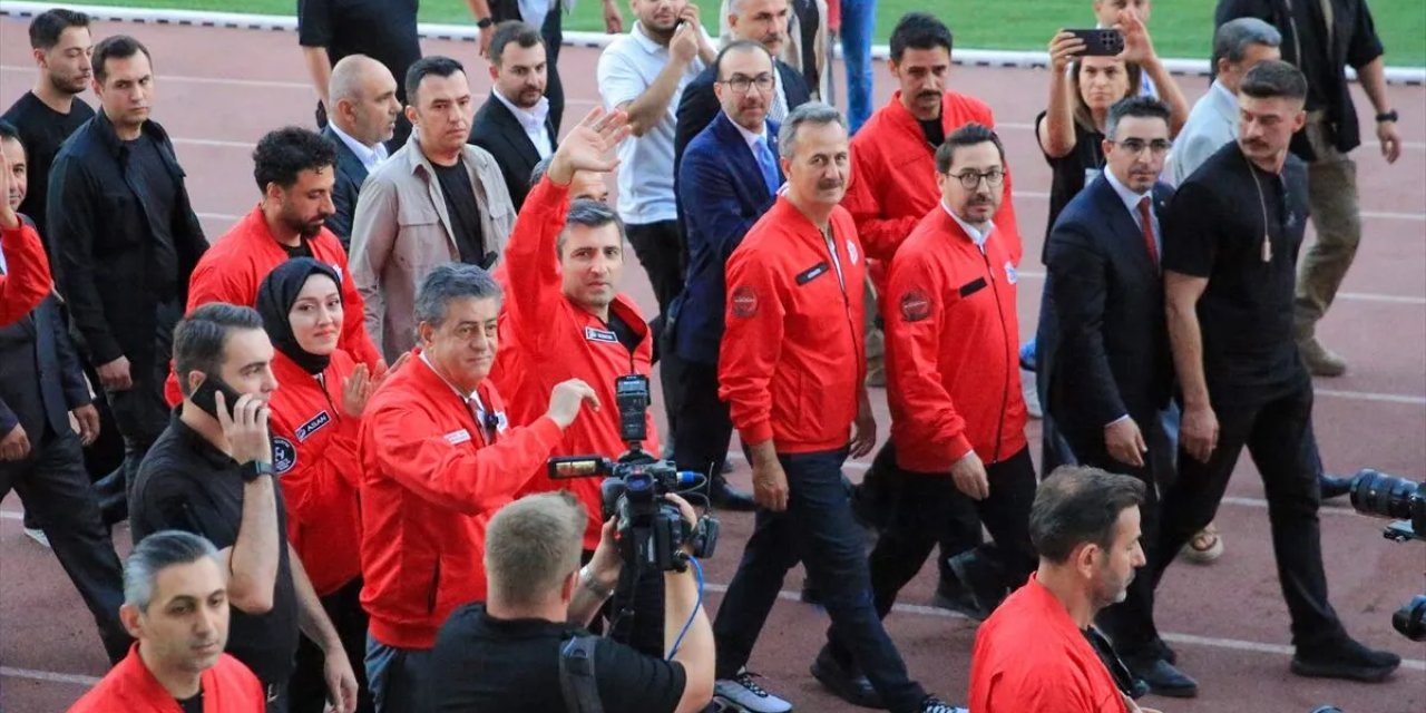 Selçuk Bayraktar: 1 Milyon 600 Bin Yarışmacı Ve 730 Bin Takım TEKNOFEST Yarışmalarına Başvurdu