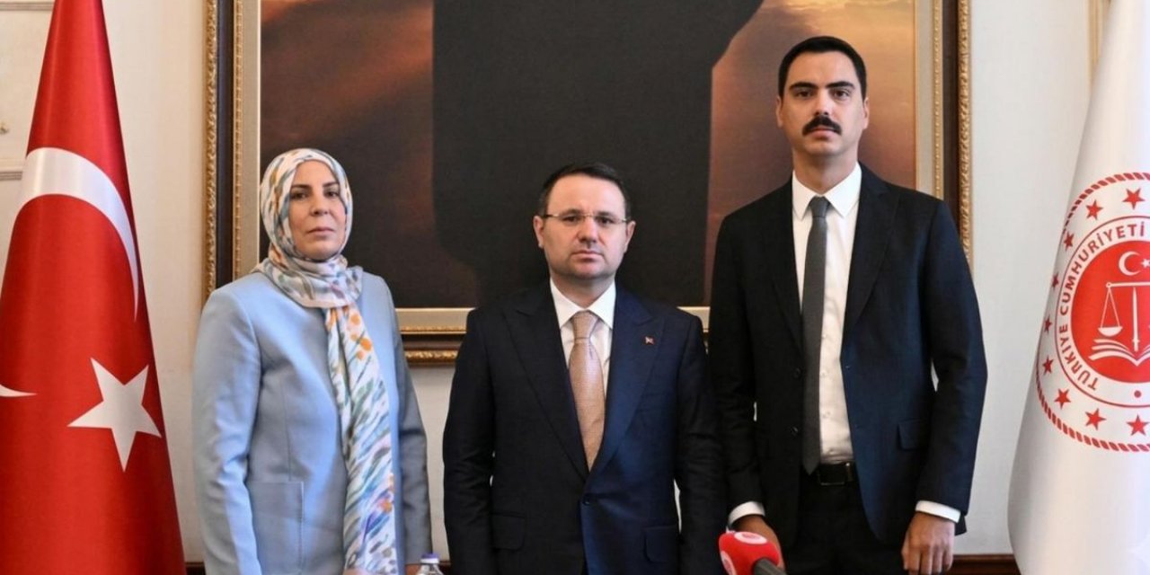 Bakan Gürlek, Muhsin Yazıcıoğlu'nun Ailesiyle Görüştü: İşte İlk Kareler