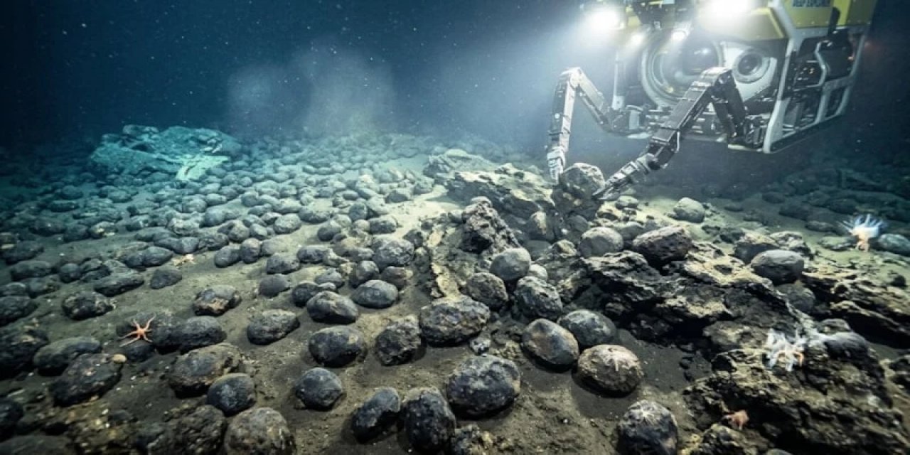 Okyanusun 5 Bin Metre Altında Bulundu: Kayaların İçinden Servet Çıkıyor