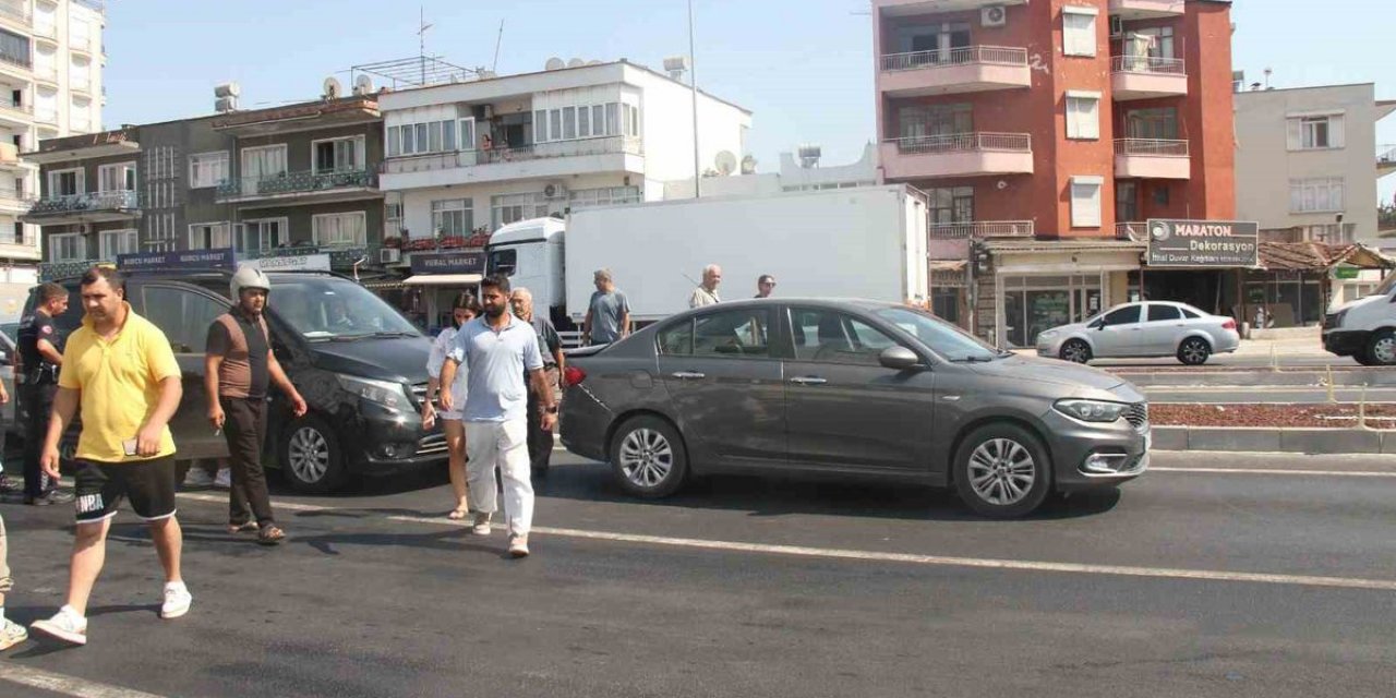 Antalya'da Zincirleme Kaza: 6 Yaralı
