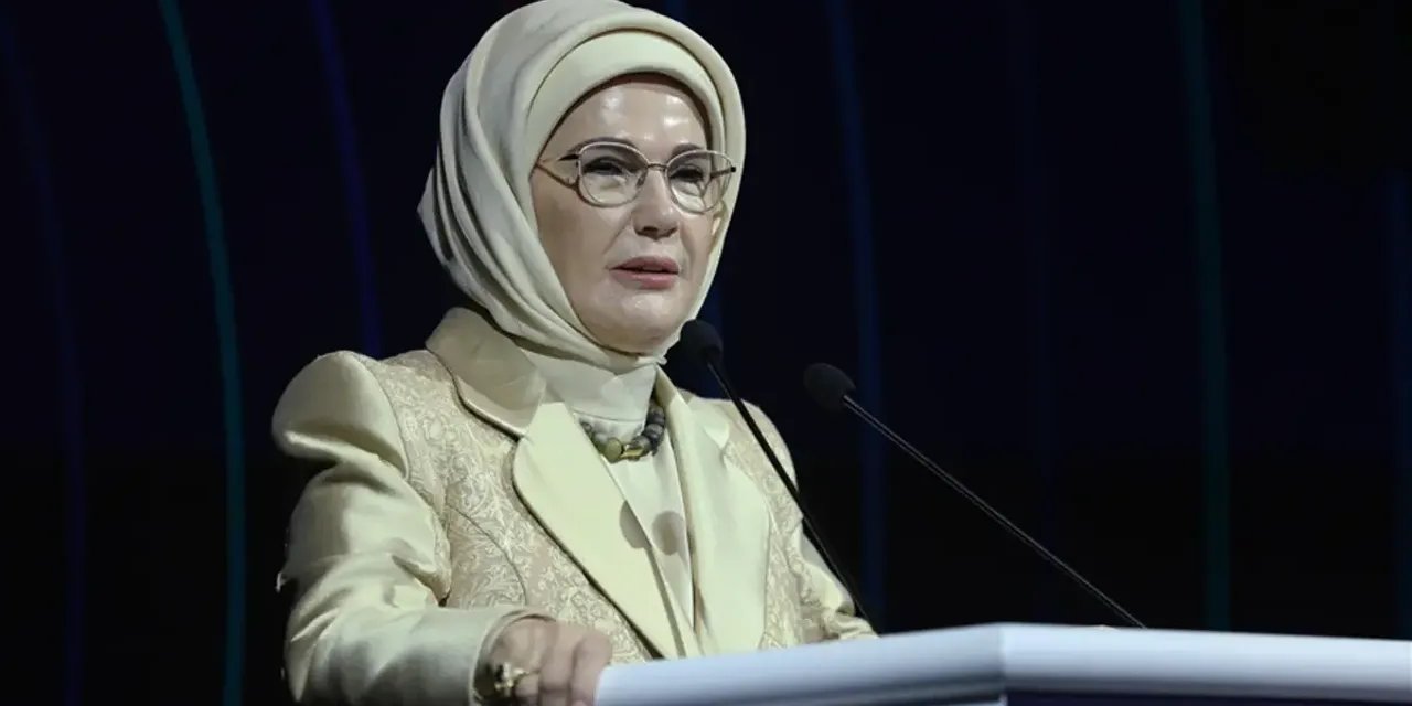 DAVOS'tan Emine Erdoğan'a Kritik Davet: New York'ta Zirveyi Açacak