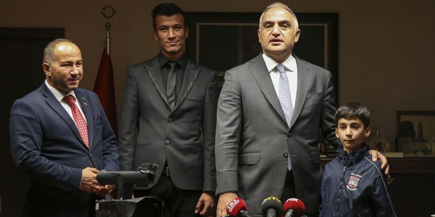 Bakan Ersoy Vanlı Çocuğu Hayaline Bir Adım Daha Yaklaştırdı