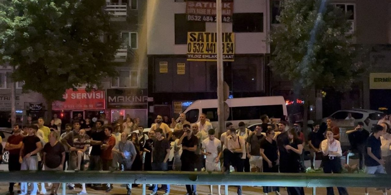 Bursa'da Metro Direğine Çıkan Kişi İki Saat Kurtarılmayı Bekledi