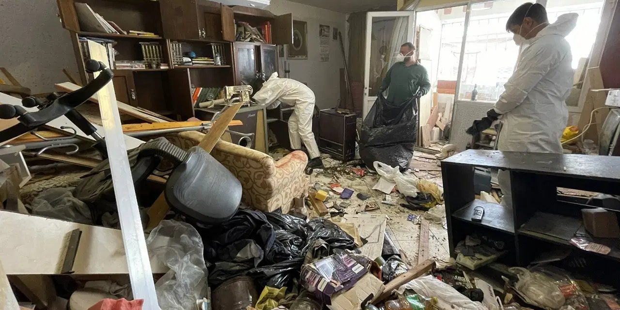 İzmir’de Apartmanda ‘Çöp Ev’ İsyanı