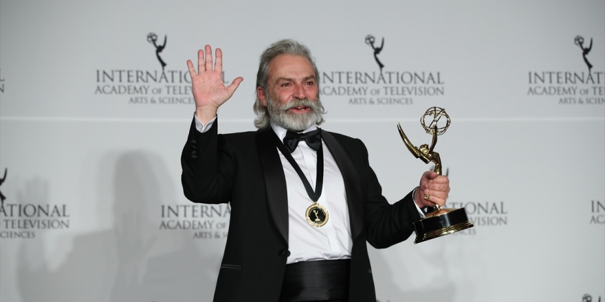 Haluk Bilginer, Emmy Ödülleri'nde 'En İyi Erkek Oyuncu' Seçildi