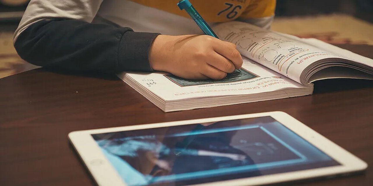 Türkiye'de Yaklaşık Her 4 Kişiden Biri İnternet Üzerinden Eğitim Aldı