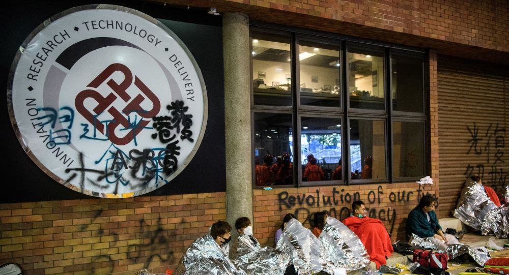 Hong Kong'da üniversite işgali sürüyor: Polis uygun zaman geldiğinde içeri girecek