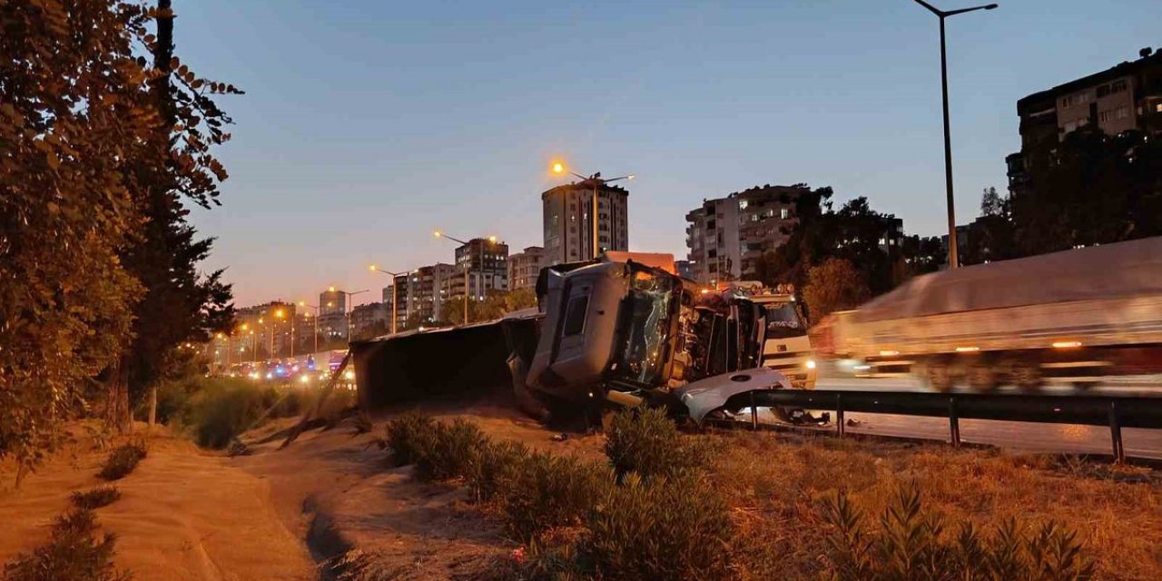 Adana'da Zincirleme Kaza: 3 Yaralı