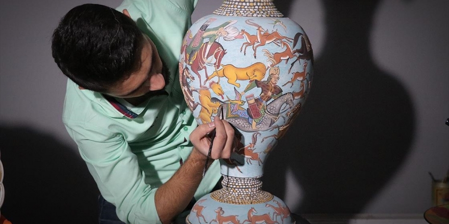 Resim Sanatını Çini Ve Seramikle Buluşturdu